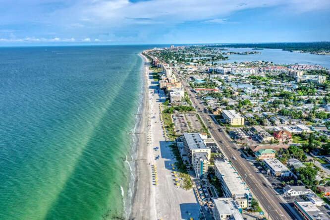 Sunset Beach Suites St. Pete Beach Exterior foto