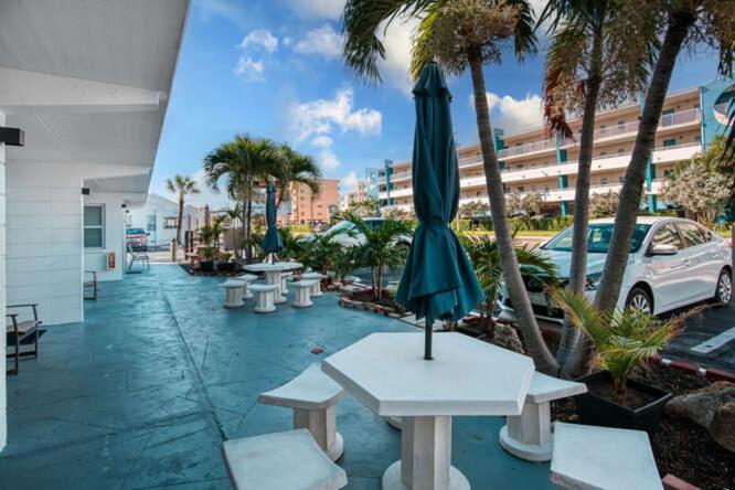 Sunset Beach Suites St. Pete Beach Exterior foto