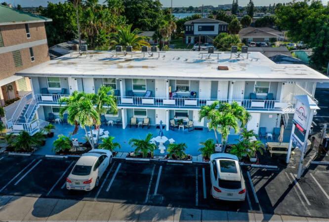 Sunset Beach Suites St. Pete Beach Exterior foto